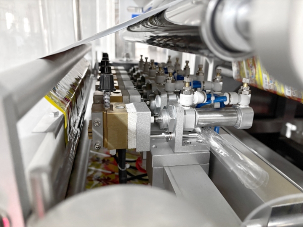 غير النظامية شكل السائل عصا حزمة آلة التعبئة والتغليف غير النظامية شكل السائل عصا حزمة آلة التعبئة والتغليف